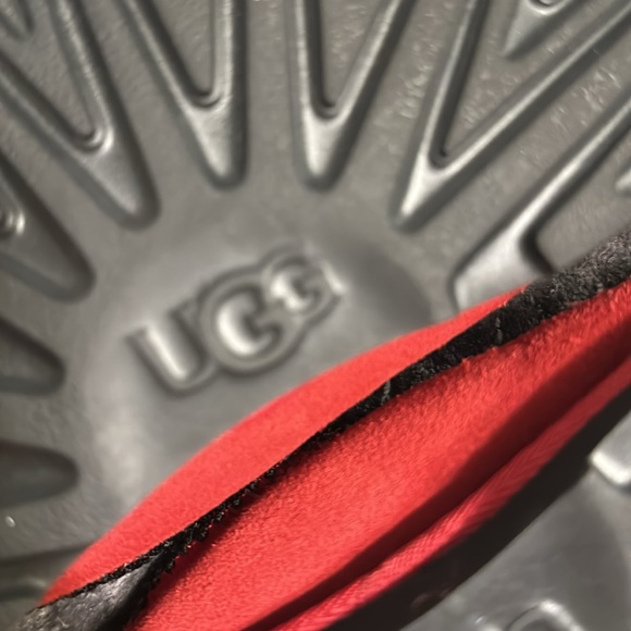 Kids Size 1 UGG boots. - Picture 7 of 7